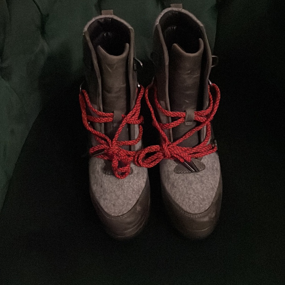 Boots - Picture 5 of 7